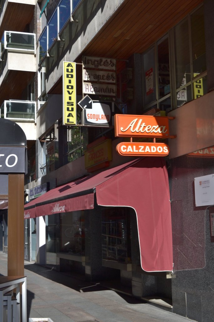 Старомодные вывески