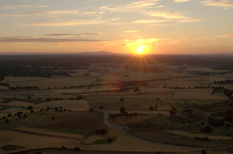 Рассвет, наблюдаемый со стен крепости.