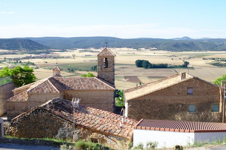 Церковь и дома деревни Гормас.