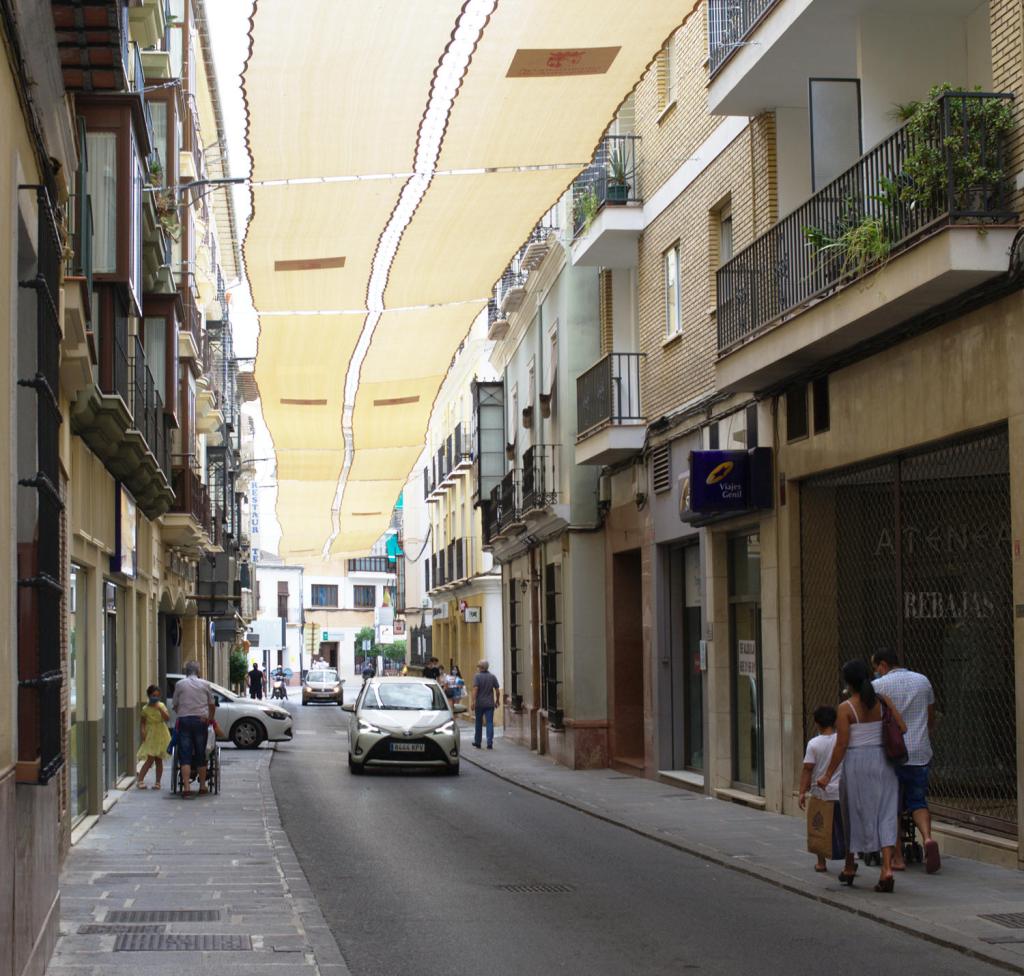 Улица, защищённая от солнца навесом