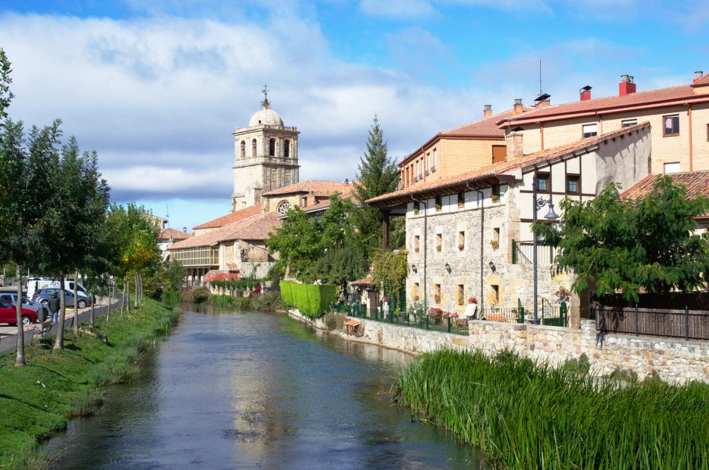 Река Писуэрга в городе Агилар-де-Кампоо