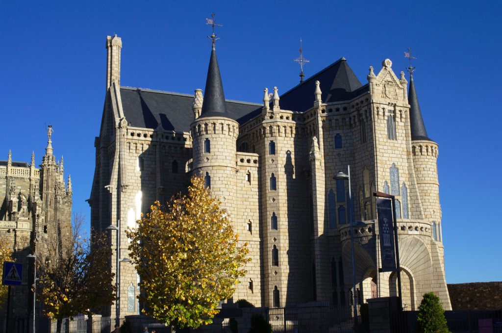 Епископский дворец в Асторге