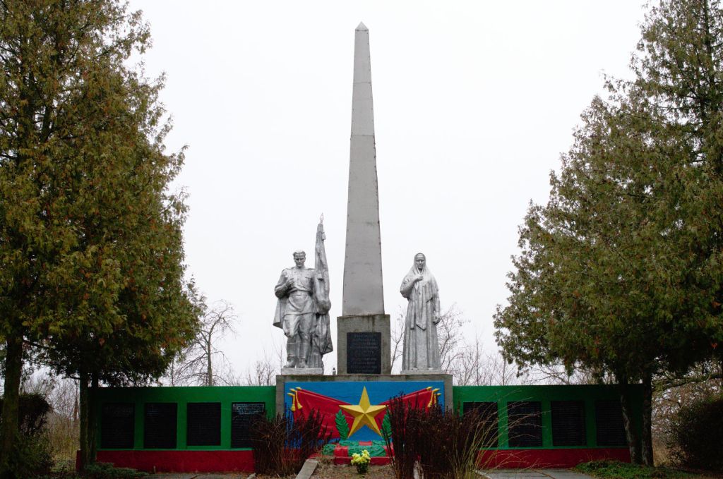 Obelisco en Seménivka