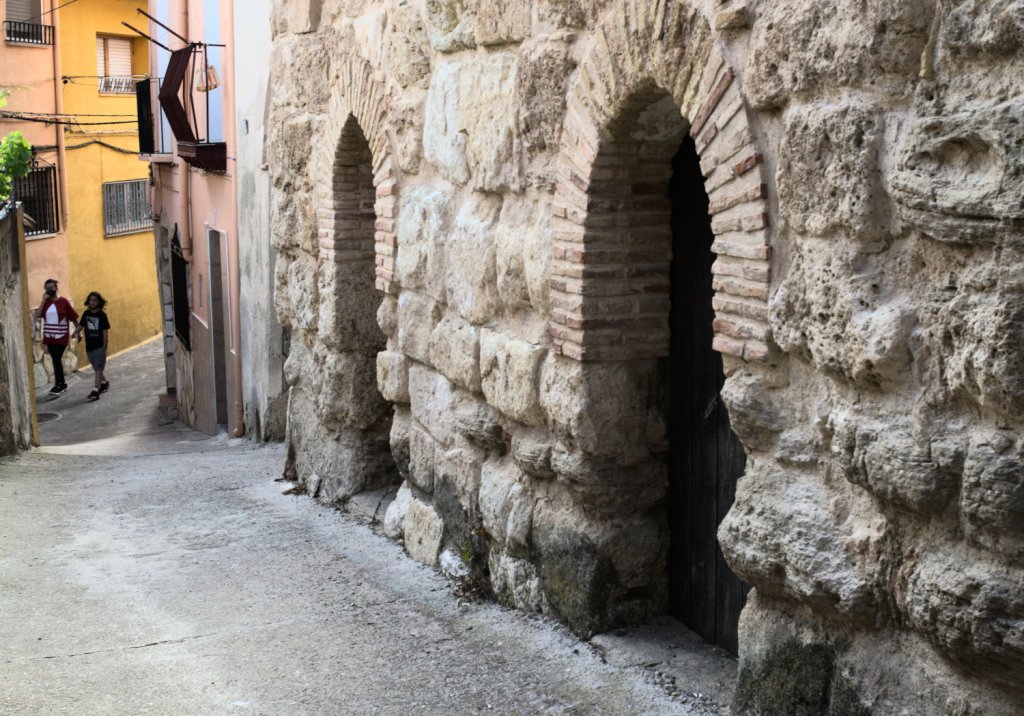 Las dos puertas de la antigua sinagoga.