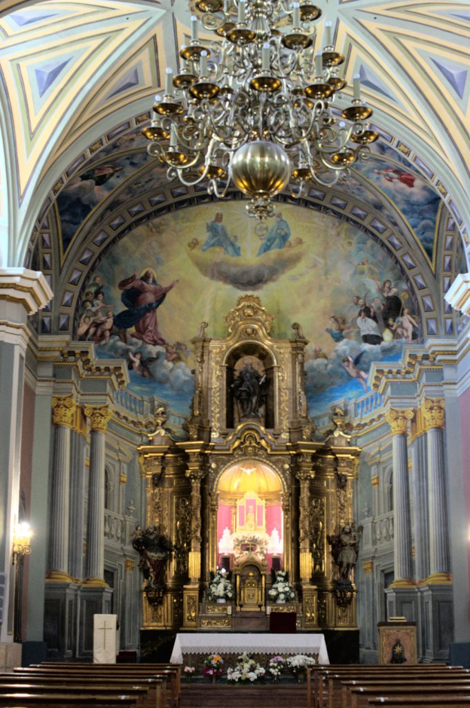Interior de la iglesia de la Virgen de la Peña.
