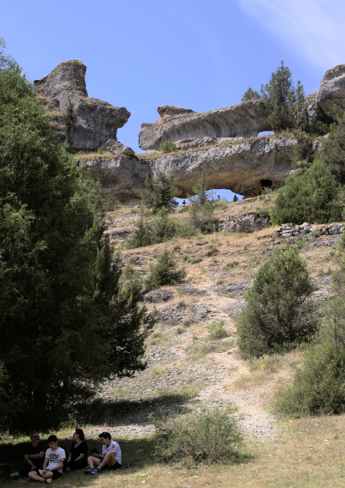 Скалы со сквозными отверстиями