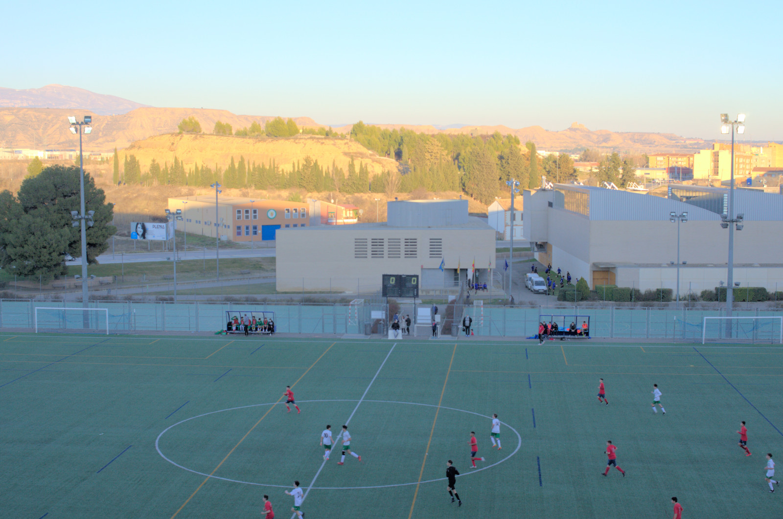 Вид сверху на футбольное поле