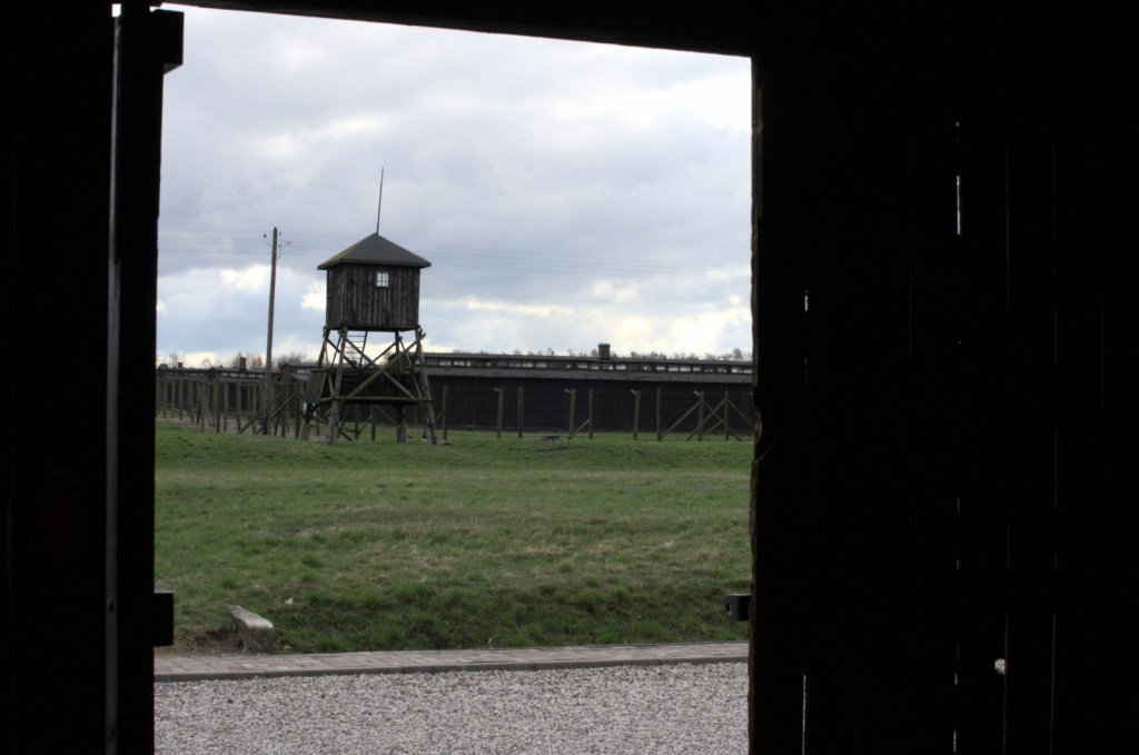 Вышка видна через дверной проём барака