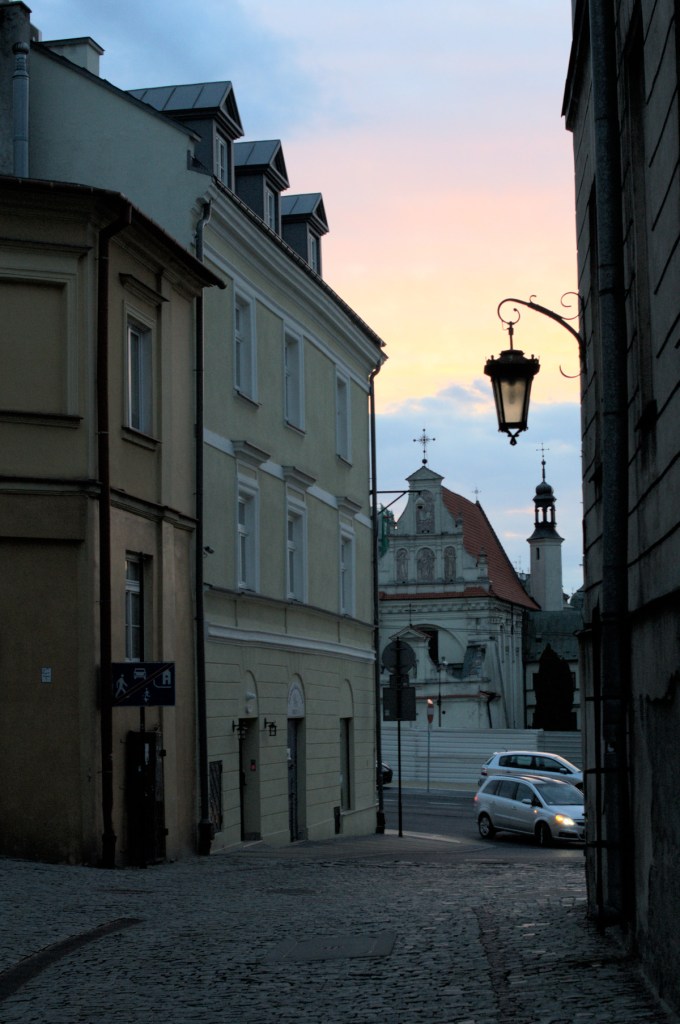 Костёл под краснеющем вечерним небом