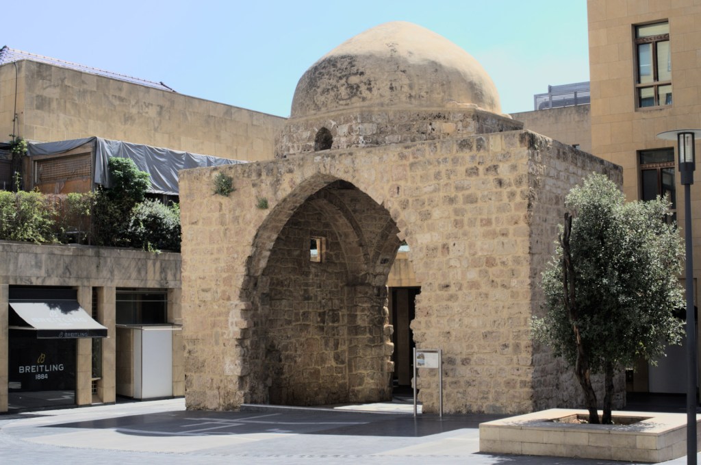 Средневековое сооружение с куполом