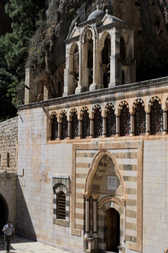 Фасад церкви