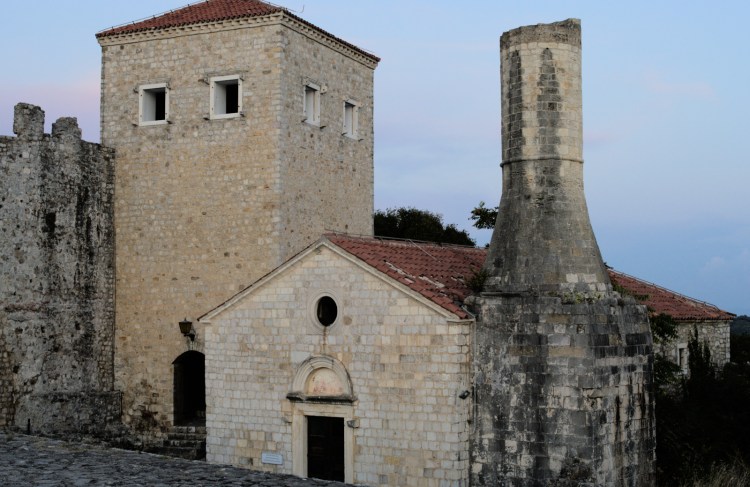 Церковь с остатками минарета