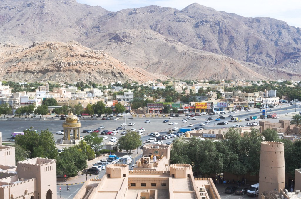 Часть крепости, дорога, площадь, горы