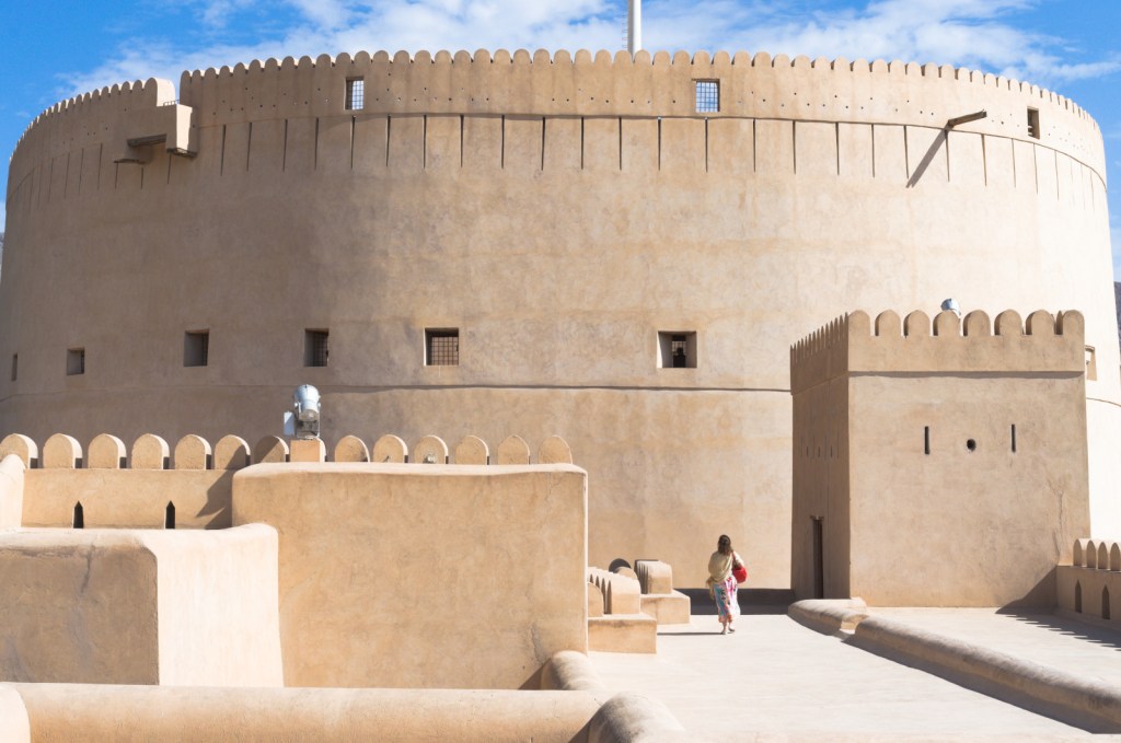 Округлая башня крепости