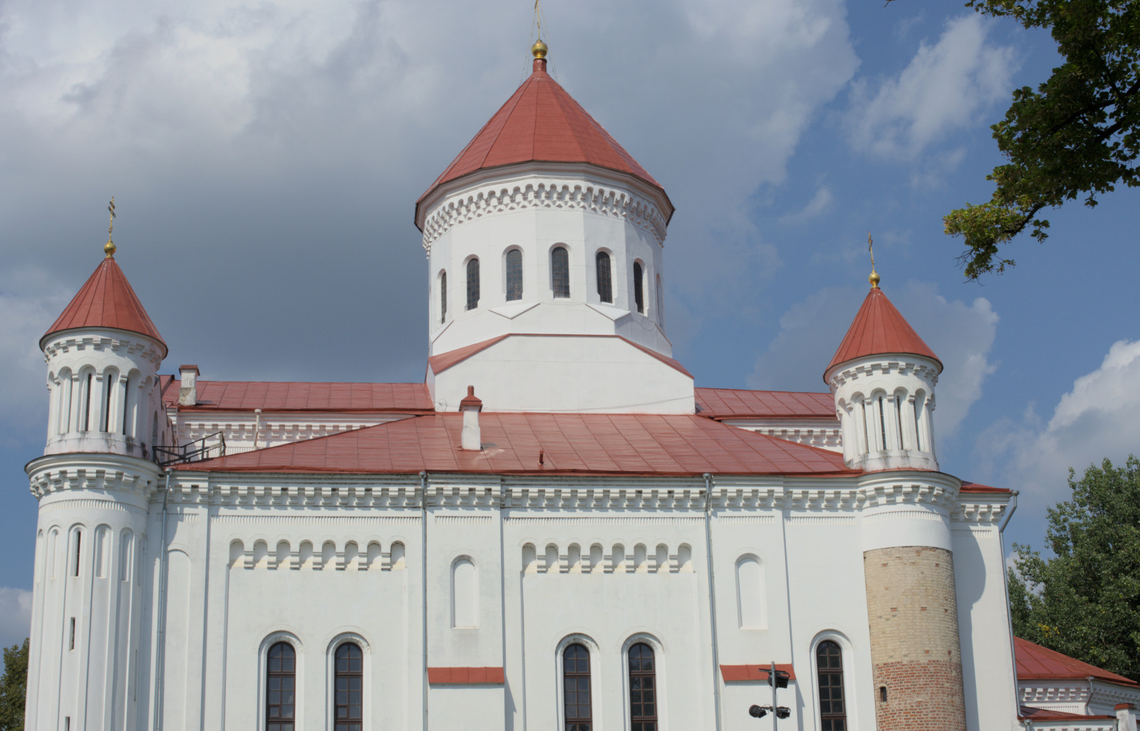 Собор с конусовидными верхушками