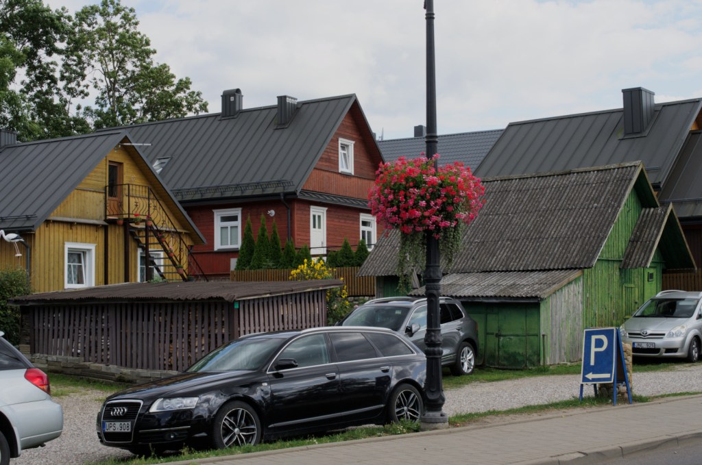 Разноцветные деревянные дома