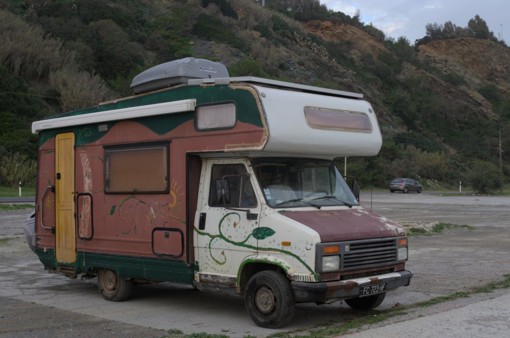 Заброшенный дом на колёсах